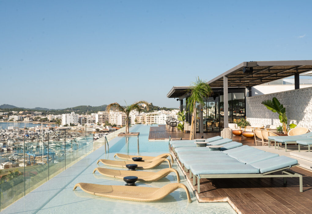 The World’s Best Rooftop Pools: Luxury Stays with Sky-High Views"